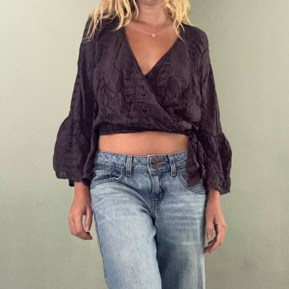 American Eagle Bell Sleeve Eyelet Wrap Top Gray Size Medium Boho Western Earthy